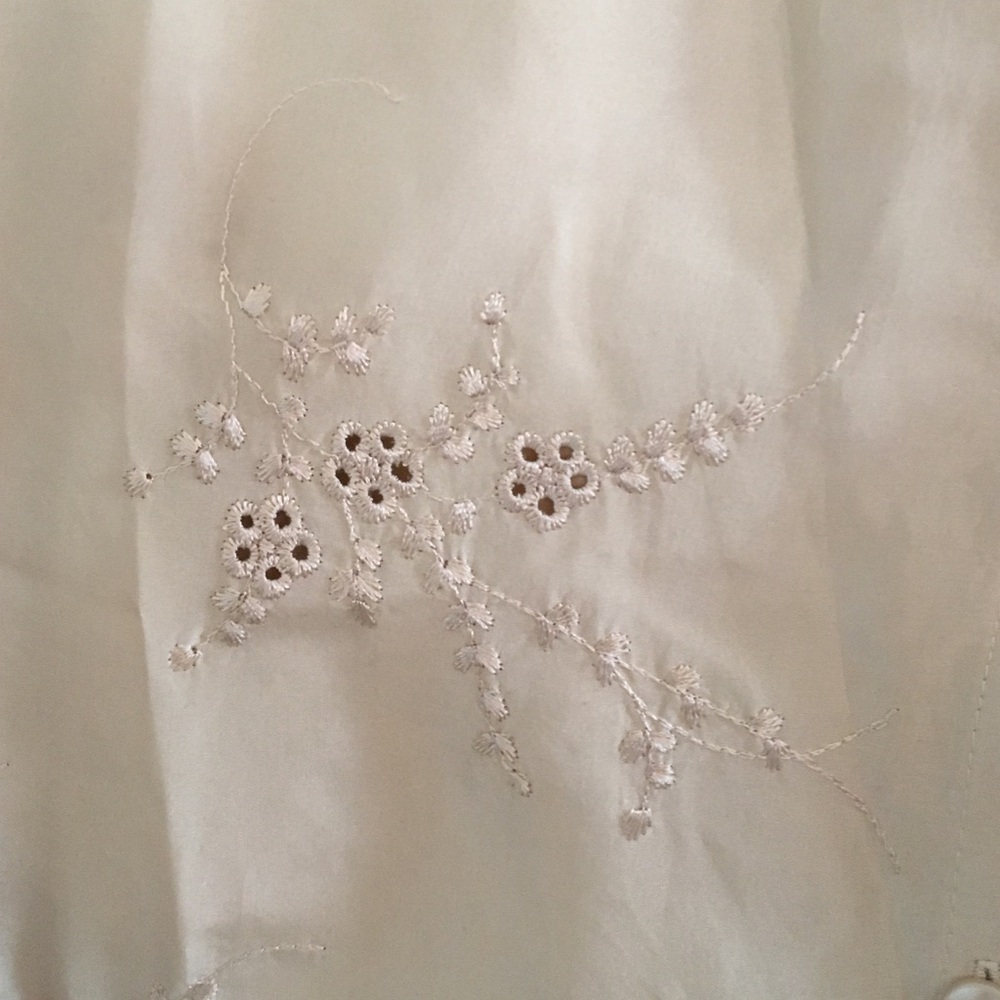 100% Silk Blouse with Flower Embroidery - Picture 3 of 4